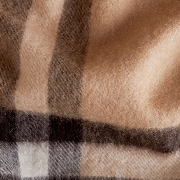 NWT Unisex Burberry Iconic Cashmere Scarf - Picture 10 of 13